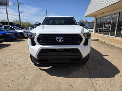 Used 2025 Toyota Tacoma SR image 2