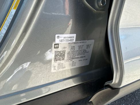 Used 2025 GMC Acadia Elevation FWD image 21