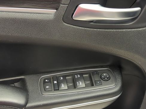 Used 2022 Chrysler 300 Touring L RWD image 25