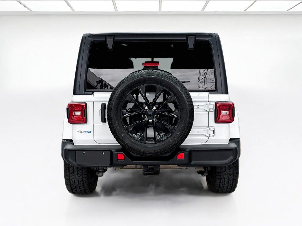 Used 2021 Jeep Wrangler Unlimited Sahara AWD/4WD image 5