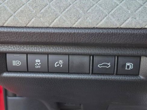 Used 2025 Toyota Camry XLE FWD image 12