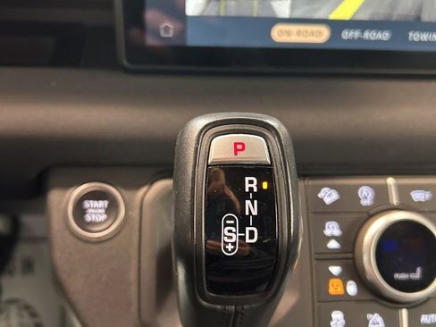 Used 2022 Land Rover Defender 90 X-Dynamic SE image 29