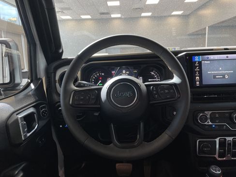 Used 2025 Jeep Wrangler Sport S image 18