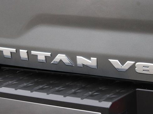 Used 2021 Nissan Titan SV w/ SV Convenience Package image 47