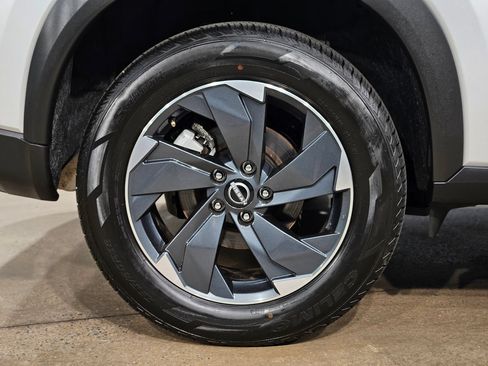 Used 2024 Nissan Rogue SV AWD/4WD image 17