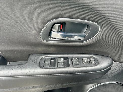 Used 2018 Honda HR-V EX image 19