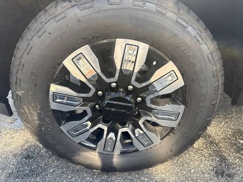 New 2026 GMC Sierra 2500 Denali w/ Denali Reserve Package AWD/4WD image 4