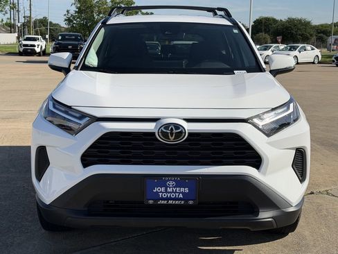 Used 2025 Toyota RAV4 XLE FWD image 3