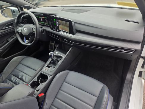 Used 2022 Volkswagen Golf R image 24