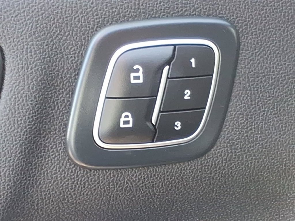Used 2023 Ford Escape Platinum AWD/4WD image 15