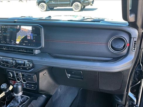 Used 2024 Jeep Wrangler Unlimited Rubicon AWD/4WD image 17