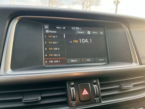 Used 2018 Kia Optima LX image 16