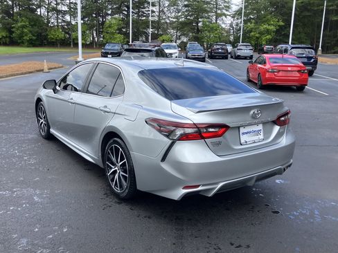 Used 2022 Toyota Camry SE w/ Carpet Mat Package (TMS) FWD image 8