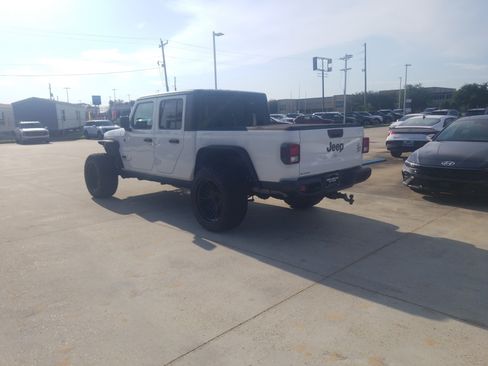 Used 2023 Jeep Gladiator Sport AWD/4WD image 5