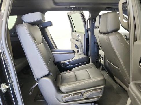 Used 2025 Chevrolet Suburban LT w/ Comfort Package AWD/4WD image 38