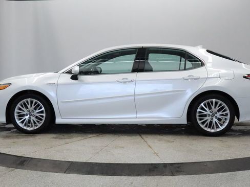 Used 2020 Toyota Camry XLE FWD image 2