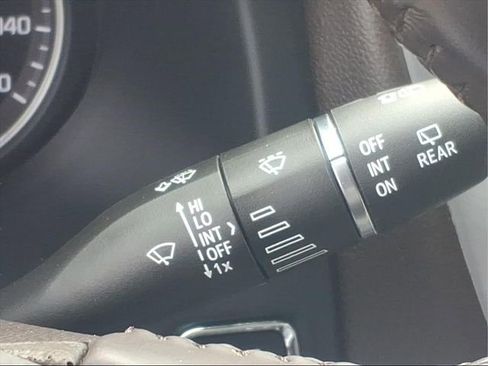 Used 2022 GMC Acadia SLT image 17