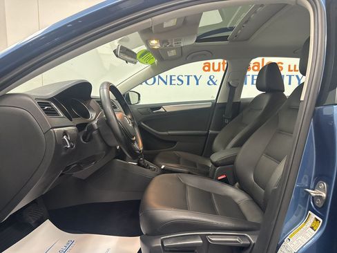Used 2018 Volkswagen Jetta SE FWD image 6