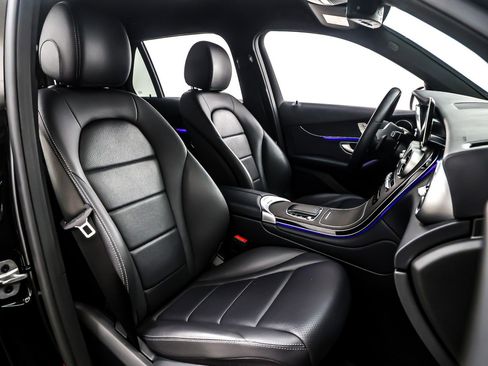 Used 2022 Mercedes-Benz GLC 300 image 6