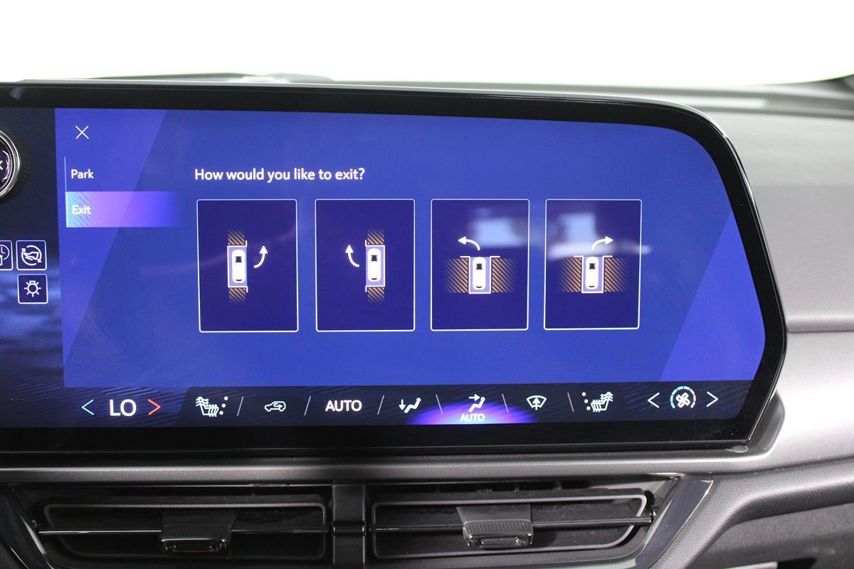Used 2024 Chevrolet Equinox EV RS FWD image 14