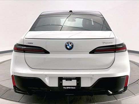 Used 2024 BMW 750e xDrive w/ Premium Package 2 image 3