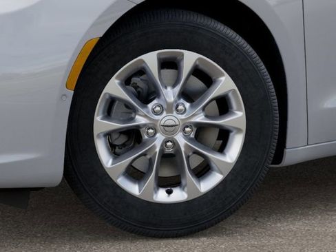 New 2026 Chrysler Pacifica Limited w/ Trailer Tow Group image 8