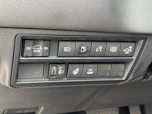 Used 2023 Toyota Sequoia Limited image 28