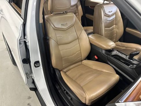 Used 2017 Cadillac XT5 Platinum w/ Driver Assist Package image 36