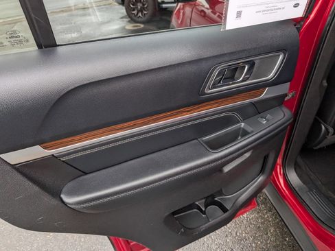 Used 2016 Ford Explorer Limited image 38