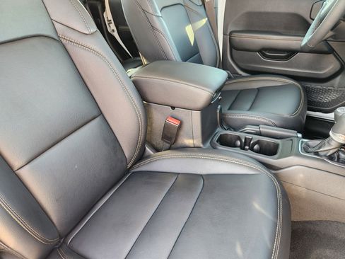 New 2025 Jeep Gladiator Sport image 10