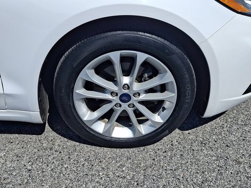 Used 2020 Ford Fusion SE FWD image 9