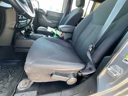 Used 2018 Jeep Wrangler Unlimited Sport S AWD/4WD image 22