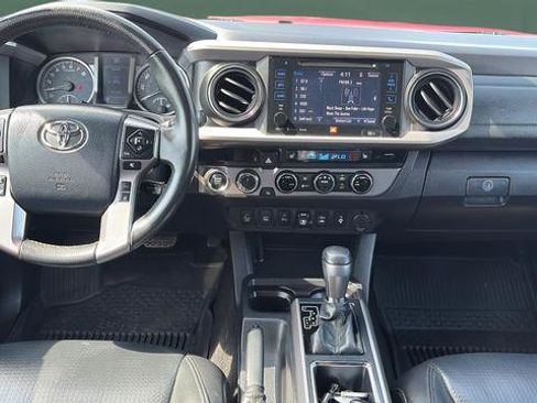 Used 2018 Toyota Tacoma Limited AWD/4WD image 19