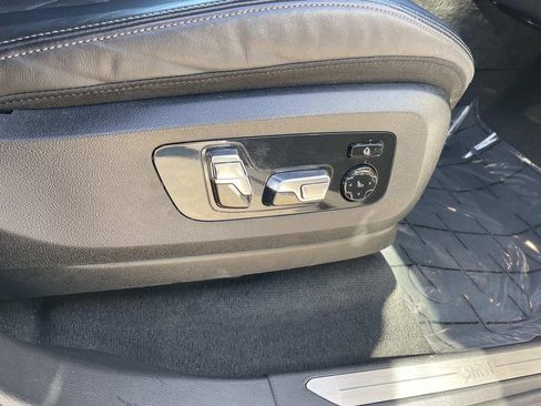 Used 2023 BMW X7 xDrive40i w/ Premium Package image 28