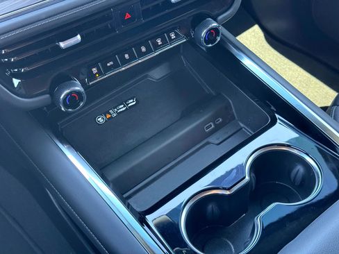 Used 2025 Chevrolet Tahoe Z71 w/ Z71 Off-Road Package image 28