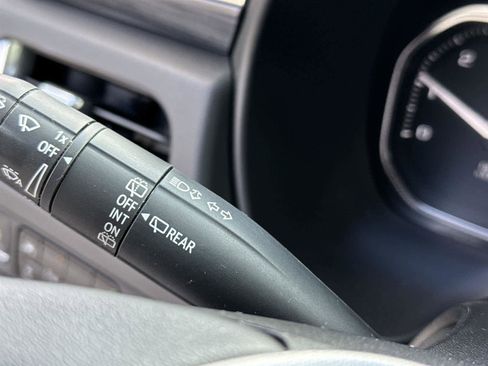 Used 2021 GMC Yukon XL SLT w/ SLT Premium Package image 22