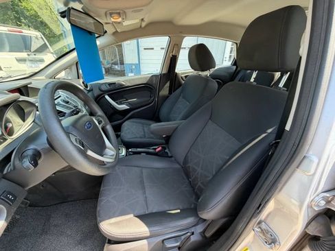 Used 2013 Ford Fiesta SE FWD image 9