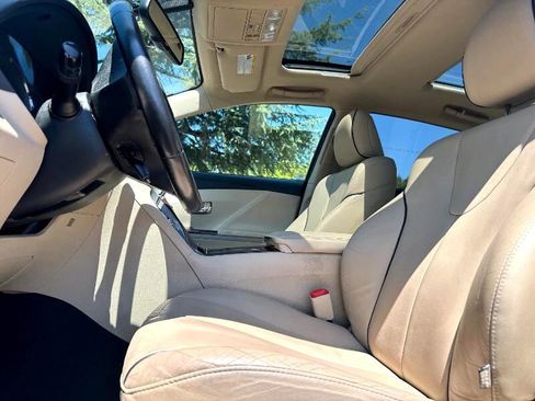 Used 2011 Toyota Venza AWD image 12