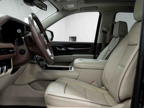 Used 2023 GMC Yukon XL Denali AWD/4WD image 46