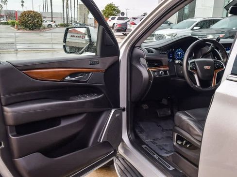 Used 2020 Cadillac Escalade Luxury image 21