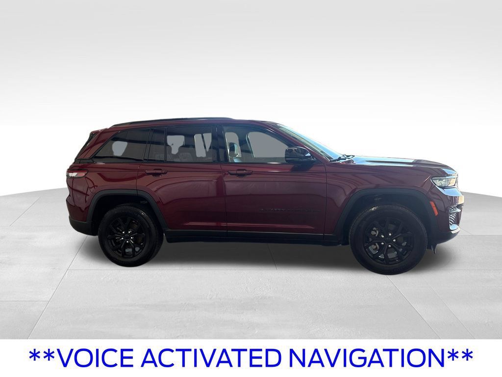 Used 2024 Jeep Grand Cherokee Altitude RWD image 9