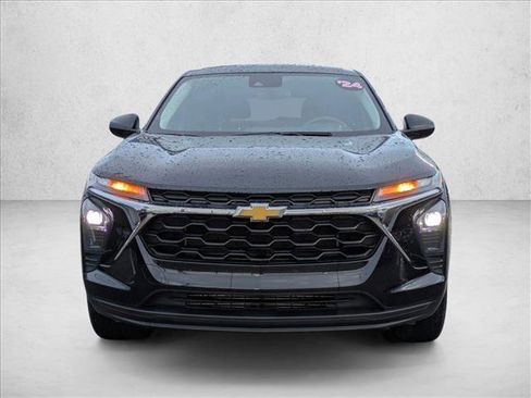 Used 2024 Chevrolet Trax LS image 2