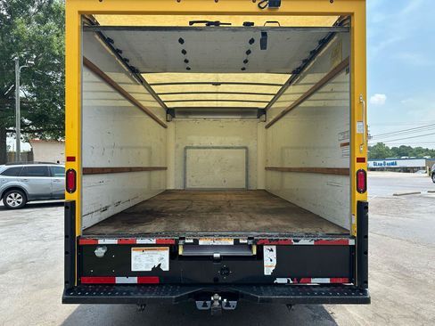 Used 2022 Ford E-350 and Econoline 350 Super Duty RWD image 16
