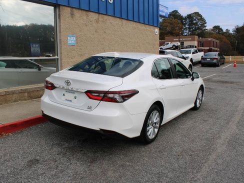 Used 2021 Toyota Camry LE image 4