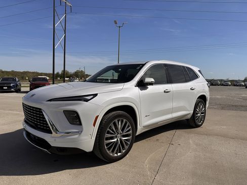 Certified 2025 Buick Enclave Avenir w/ Super Cruise Package image 7