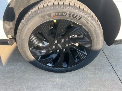 New 2026 Lincoln Navigator Reserve w/ Jet Appearance Package image 12