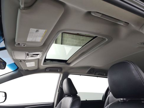 Used 2015 Toyota Sienna SE FWD image 16