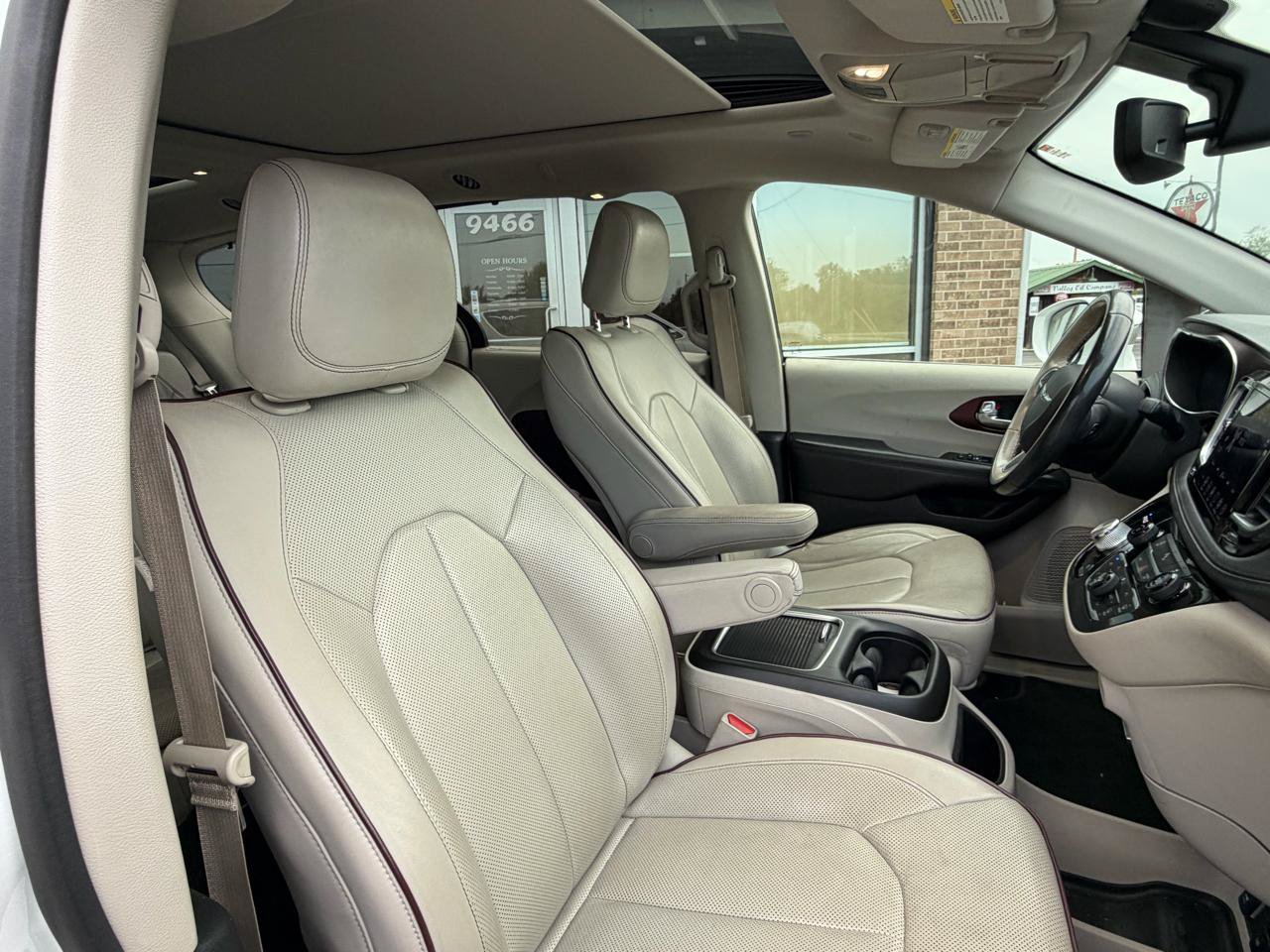 Used 2020 Chrysler Pacifica Limited FWD image 18