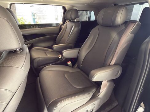 Used 2025 Kia Carnival SX Prestige FWD image 18