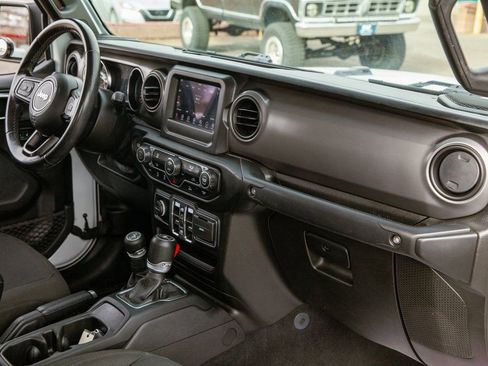 Used 2021 Jeep Gladiator Sport image 11